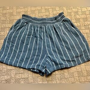 Universal Thread Womens
High-Rise Pull-On Shorts Pockets Grey & White Stripes
XS